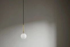 Nuura Miira 1 Messing / Opal -Lightup Butikk Nuura Miira 1 messing opal Takpendler Nuura Nua 2033004 3