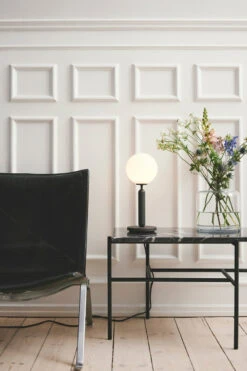 Nuura Miira Bordlampe Svart / Opal -Lightup Butikk Nuura Miira bordlampe svart opal Bordlamper Nuura Nua 2038002 10