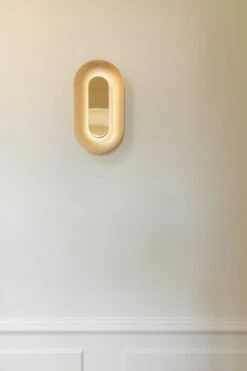 Nuura Sasi Small Vegglampe - Messing