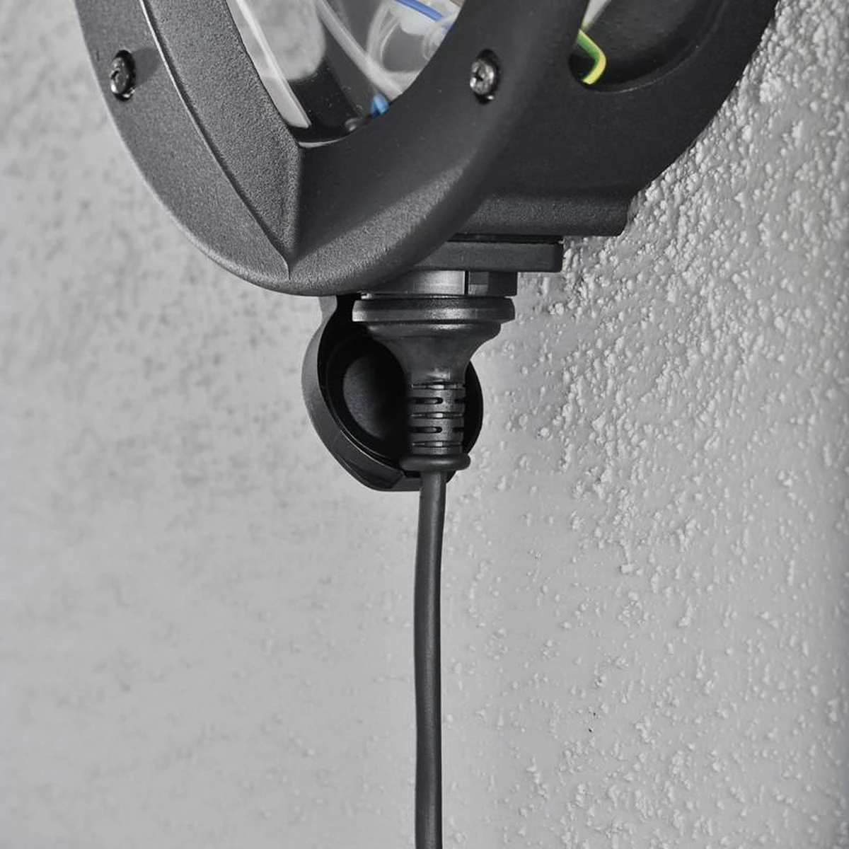 Konstsmide Oden Vegglampe Utendørs IP23 M/stikkontakt - Svart/Opal Glass 4 Konstsmide Oden Vegglampe Utendørs IP23 M/stikkontakt - Svart/Opal Glass - Bilde 2