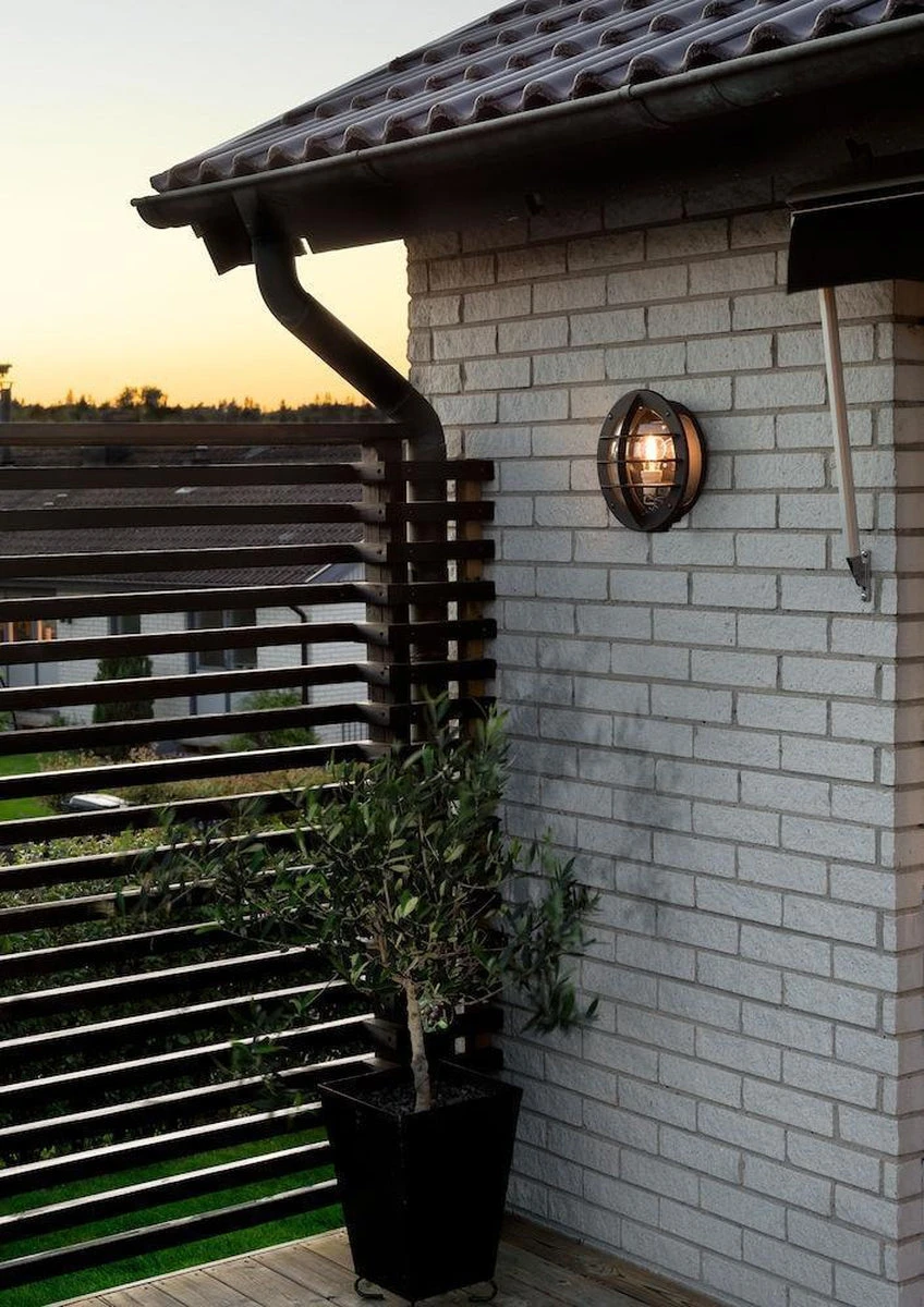 Konstsmide Oden Vegglampe Utendørs IP23 M/stikkontakt - Svart/klart Glass 4 Konstsmide Oden Vegglampe Utendørs IP23 M/stikkontakt - Svart/klart Glass - Bilde 2