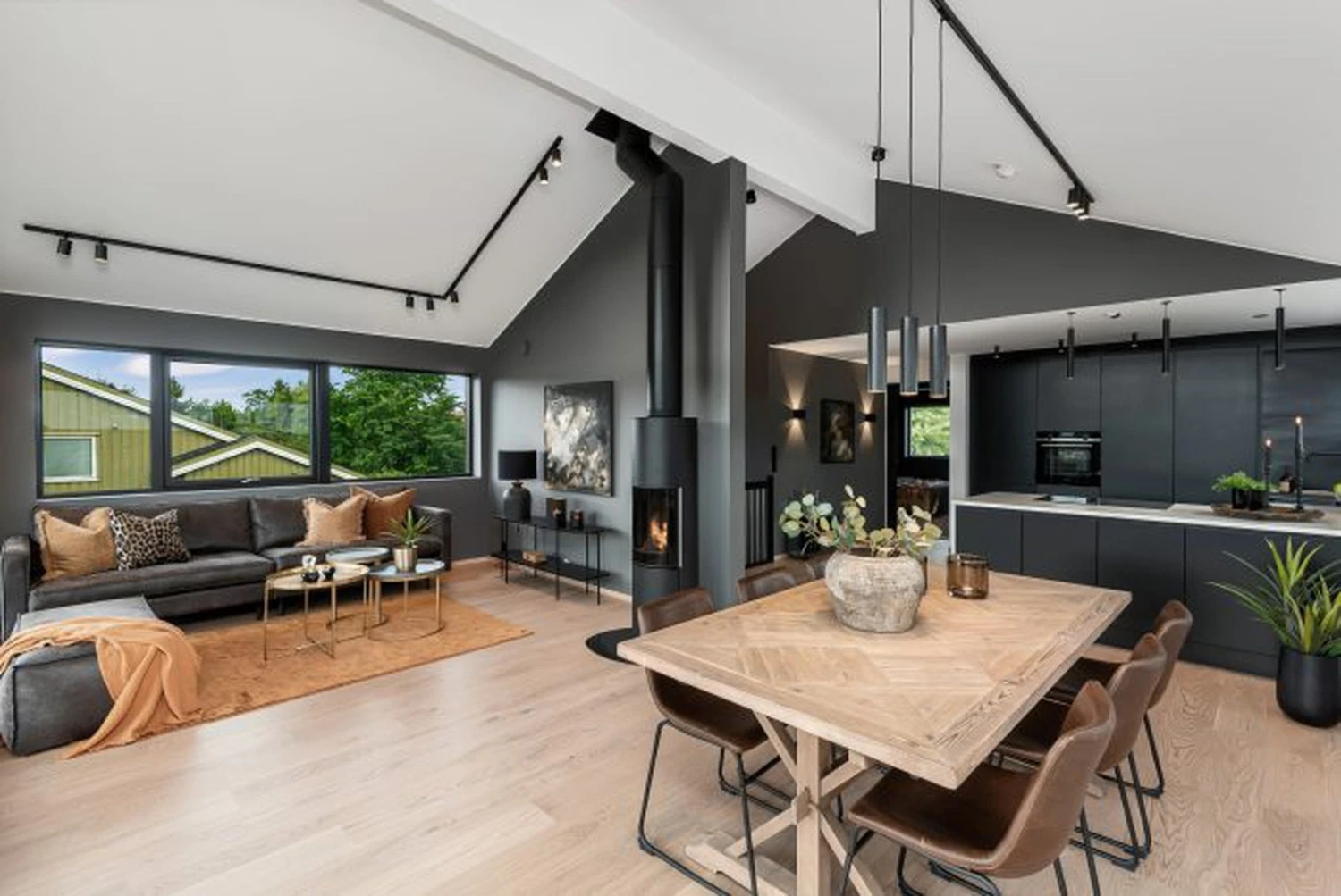 Oz Spotskinne 3 Spotter 1 Meter - Svart/Gull 4 Oz Spotskinne 3 Spotter 1 Meter - Svart/Gull - Bilde 2