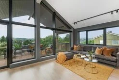 Oz Spotskinne 3 Spotter 1 Meter - Svart/Gull 12 Oz Spotskinne 3 Spotter 1 Meter - Svart/Gull -Lightup Butikk Oz spotskinne 3 spotter 1 meter SvartGull Spotskinner 230V NorDesign 134490305 3