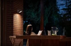 Philips Mimosa Vegglampe Utendørs 7W 2700K IP44 - Antrasitt -Lightup Butikk Philips Mimosa vegglampe utendors 7W 2700K IP44 Antrasitt Utebelysning vegg veggskjold Philips 929003262301 8