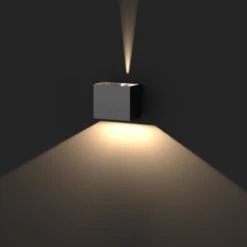 Plaza Vegglampe Utendørs Opp/ned 10W IP65 3000 Kelvin - Svart -Lightup Butikk Plaza vegglampe utendors oppned 10W IP65 3000 Kelvin Svart Utebelysning vegg opp og ned Norlux 101510 2 4