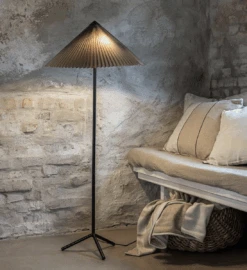 Markslöjd Plisado Gulvlampe - Grå