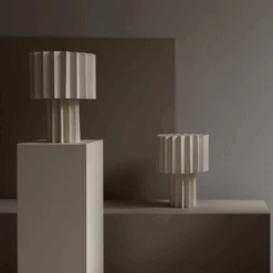 Plissé Bordlampe - Hvit -Lightup Butikk Plisse bordlampe Hvit Bordlamper Orsjo 38026 01 3