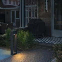 Quad Pullert 90 Cm IP65 3000 Kelvin 18W -Lightup Butikk Quad pullert 90 cm IP65 3000 Kelvin 18W Utebelysning pullert Slv slv 1003001 3