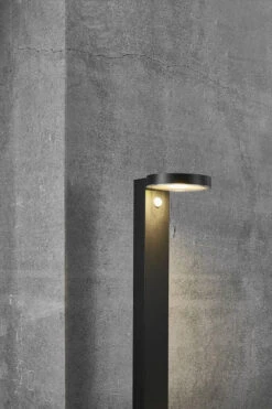 Nordlux Rica Round Pullert Solcelle M/bevegelse Sensor - Svart -Lightup Butikk Rica Round pullert solcelle mbevegelse sensor Svart Utebelysning pullert Nordlux 2118158003 6