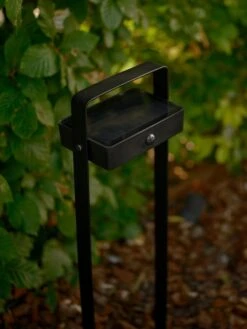 Nordlux Saulio Solar Pullert Utendørs 60 Cm 4,4W 3000 Kelvin - Solcelle 17 Nordlux Saulio Solar Pullert Utendørs 60 Cm 4,4W 3000 Kelvin - Solcelle -Lightup Butikk Saulio solar pullert utendors 60 cm 44W 3000 Kelvin Solcelle Utebelysning pullert Nordlux 2518268003 5