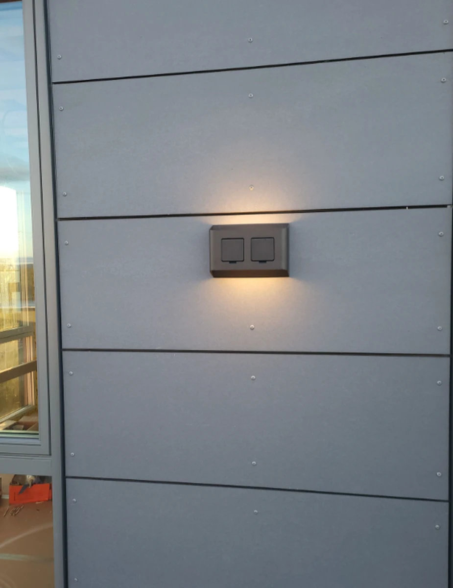 Søgne Vegglampe Utendørs Opp/ned Lys IP44 10W M/dobbel Stikkontakt - Dimbar 10 Søgne Vegglampe Utendørs Opp/ned Lys IP44 10W M/dobbel Stikkontakt - Dimbar - Bilde 8