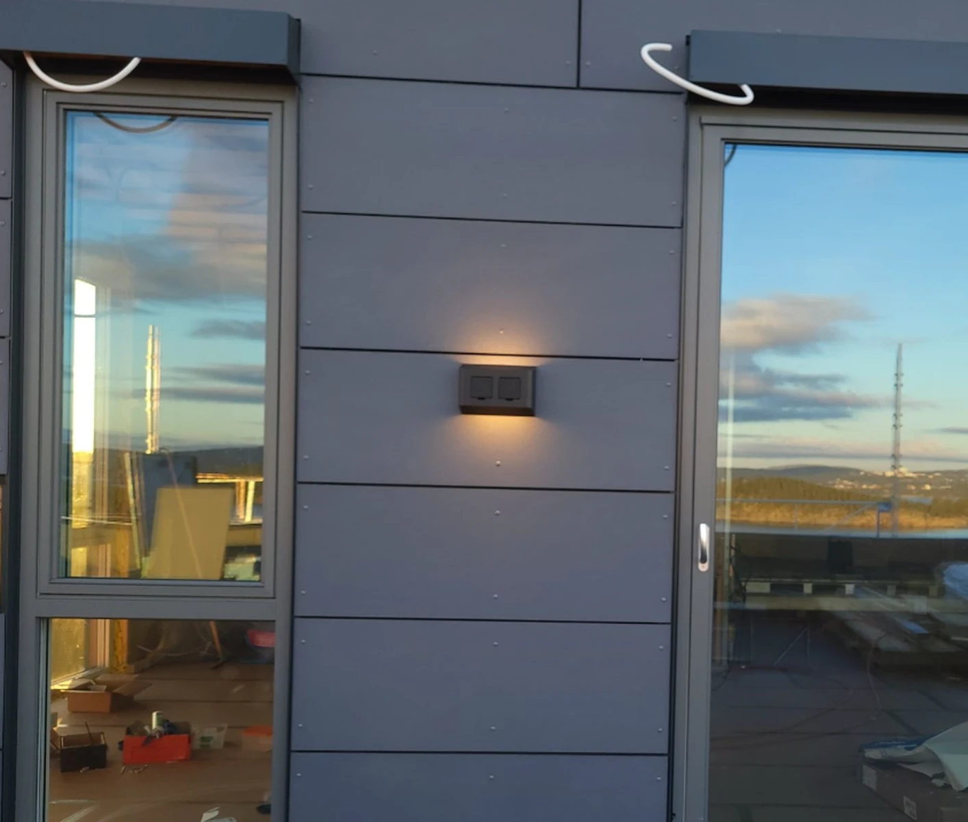 Søgne Vegglampe Utendørs Opp/ned Lys IP44 10W M/dobbel Stikkontakt - Dimbar 11 Søgne Vegglampe Utendørs Opp/ned Lys IP44 10W M/dobbel Stikkontakt - Dimbar - Bilde 9