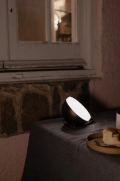 New Works Sphere Adventure Light - Mørk Bronse -Lightup Butikk Sphere Adventure Light mork bronse Bordlamper New Works Nes 21611 7