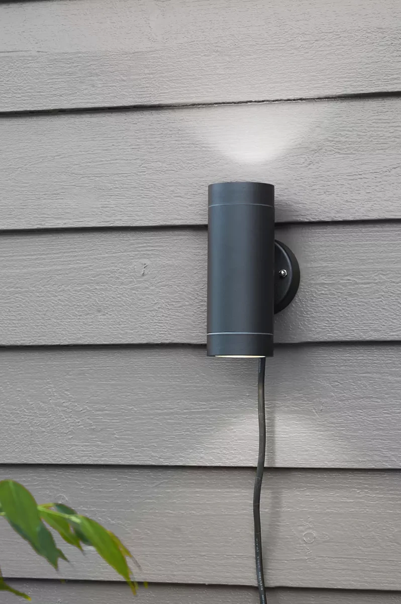 Markslöjd Sylinder Vegglampe Svart - Garden 24 - Svart 5 Markslöjd Sylinder Vegglampe Svart - Garden 24 - Svart - Bilde 3