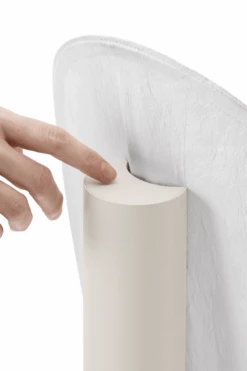 New Works Tense Bærbar Bordlampe - Hvit Sokkel -Lightup Butikk Tense Baerbar Bordlampe Hvit Sokkel Bordlamper New Works Nes 21810 17