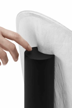 New Works Tense Bærbar Bordlampe - Sort Sokkel -Lightup Butikk Tense Baerbar Bordlampe Sort Sokkel Bordlamper New Works Nes 21820 11