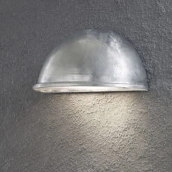 Konstsmide Torino Halvmåneplafond E27 Galvanisert Stor -Lightup Butikk Torino halvmaneplafond E27 galvanisert stor Utebelysning vegg opp og ned Konstsmide 7326 320 3