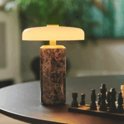 Trip Oppladbar Bordlampe - Dark Emperador Brun Marmor/Hvit Skjerm -Lightup Butikk Trip oppladbar bordlampe Dark Emperador brun marmorHvit skjerm Bordlamper Design by Us Des 21206 4