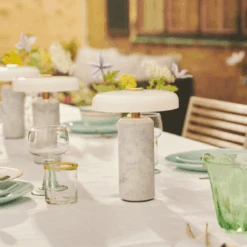 Trip Oppladbar Bordlampe - Hvit Marmor/Hvit Skjerm -Lightup Butikk Trip oppladbar bordlampe Hvit marmorHvit skjerm Bordlamper Design by Us Des 21204 6