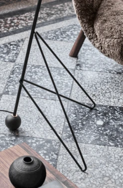 &Tradition Tripod Gulvlampe HM8 9 &Tradition Tripod Gulvlampe HM8 -Lightup Butikk Tripod Gulvlampe HM8 Gulvlamper Tradition 133159A124 4