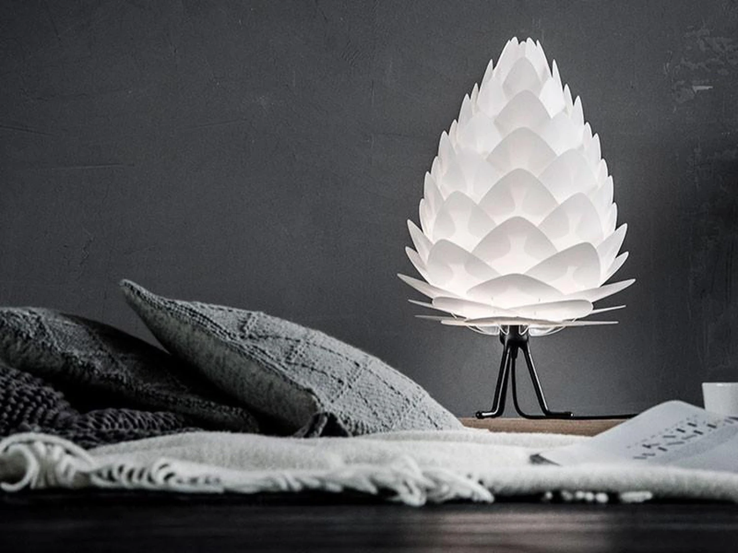 Umage Tripod Fot Mini Til Bordlamper Hvit 4 Umage Tripod Fot Mini Til Bordlamper Hvit - Bilde 2