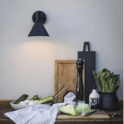 Tripp Mini Vegglampe Utendørs IP44 - Svart -Lightup Butikk Tripp mini vegglampe utendors IP44 Svart Utebelysning vegg klassisk Pr home of Scandinavia Ab Prh 121803 3