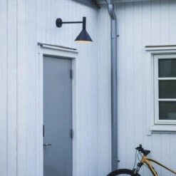 Tripp Vegglampe Utendørs IP44 - Svart